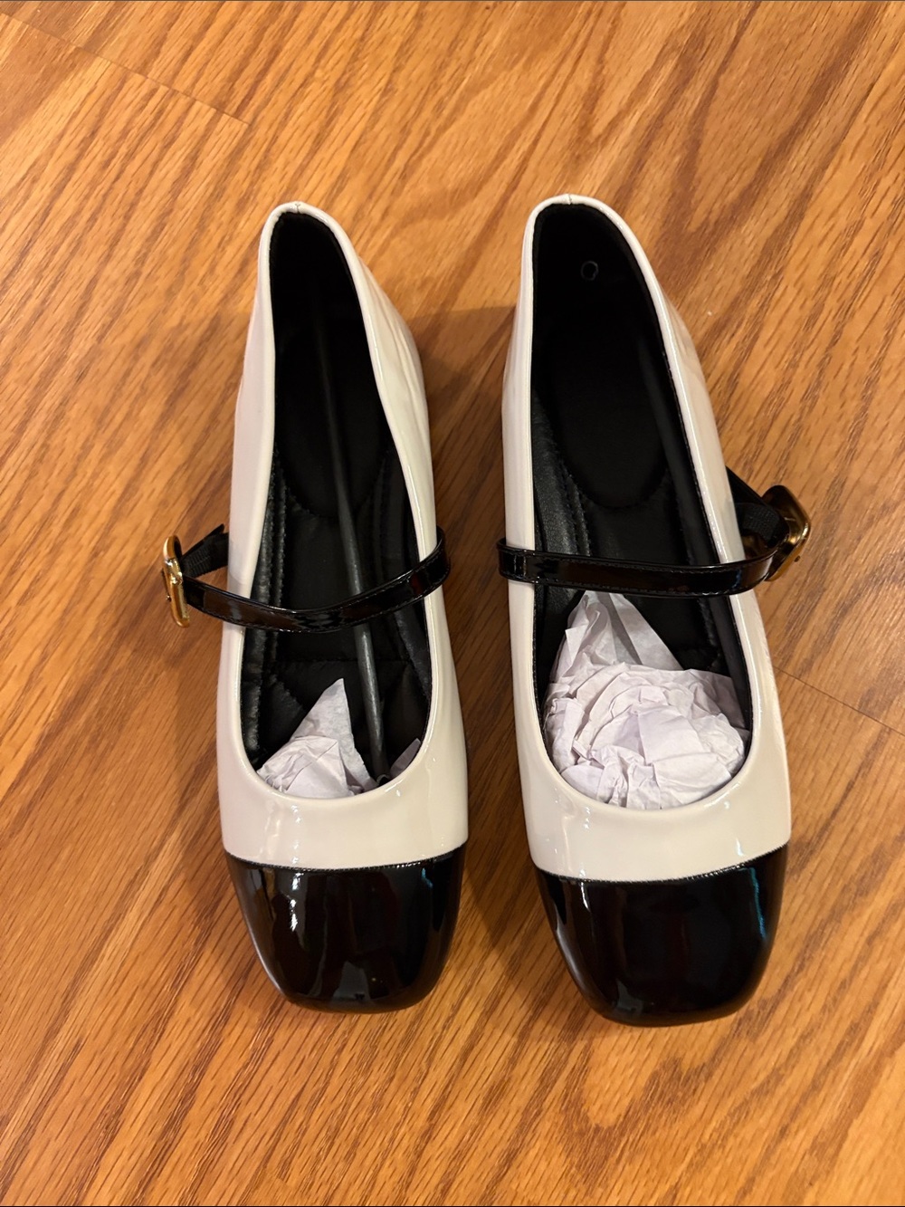 Classic Two-Tone Mary Jane Flats - Black & cream